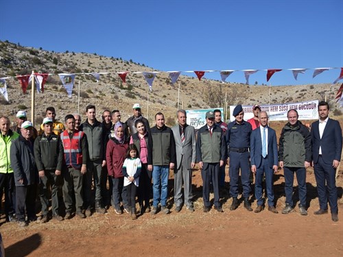 Kaymakamımız Osman ALTIN 11 Kasım Ağaç Dikme Bayramı Etkinlikleri Kapsamında Fidan Dikti